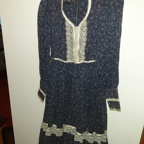Gunne Sax Dresses & Skirts - Gunne Sax Blue Floral Print Midi Prairie Dress.  Ex vintage condition sz 7